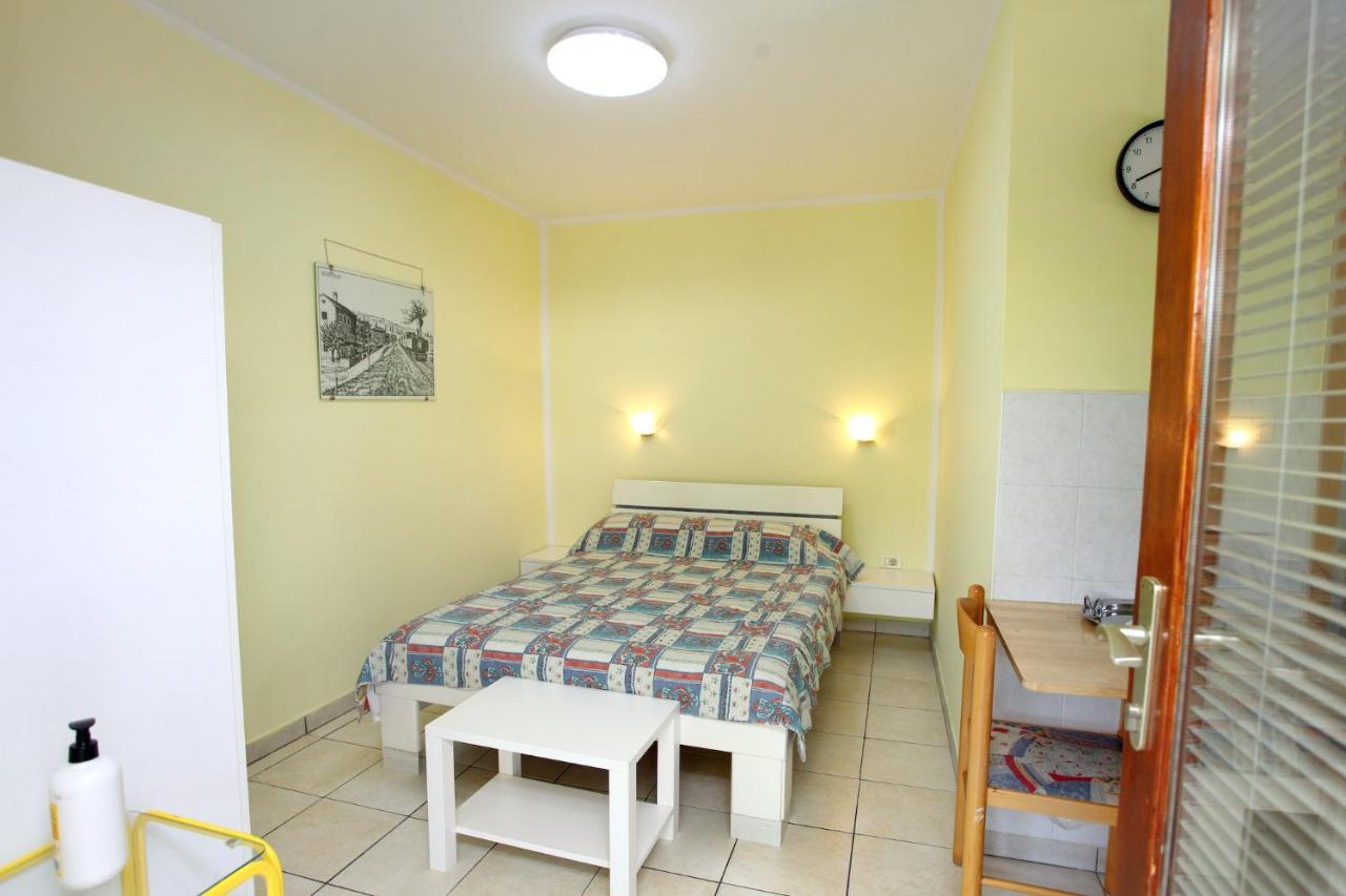 Dino Studio And Room Apartments Portorož Exterior foto